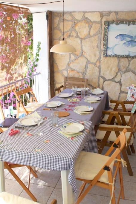 Small House At Seafront Tisno Exterior foto